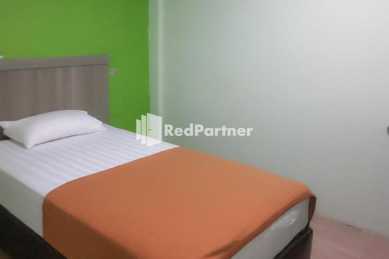 Guest House Anak Raja Pangkalan Bun Syariah Mitra Reddoorz Exterior photo